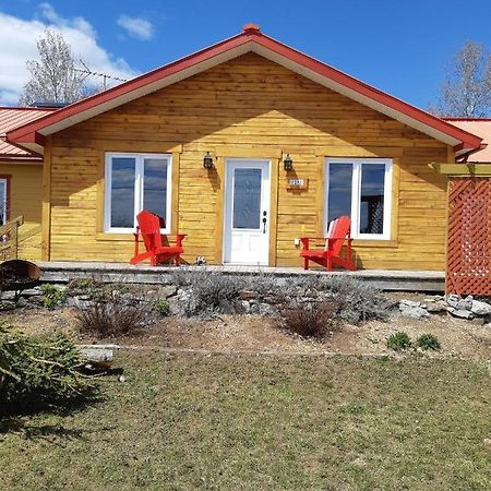Auberge Ma Maison Sainte-Melanie Buitenkant foto