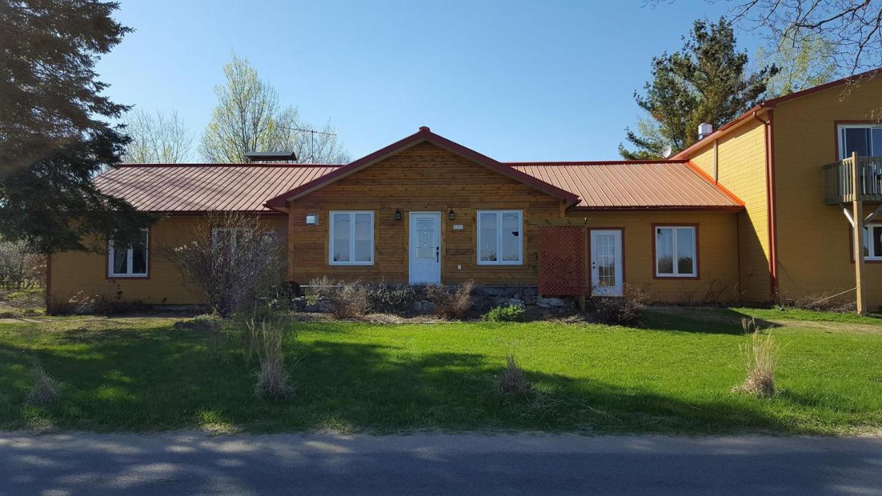 Auberge Ma Maison Sainte-Melanie Buitenkant foto