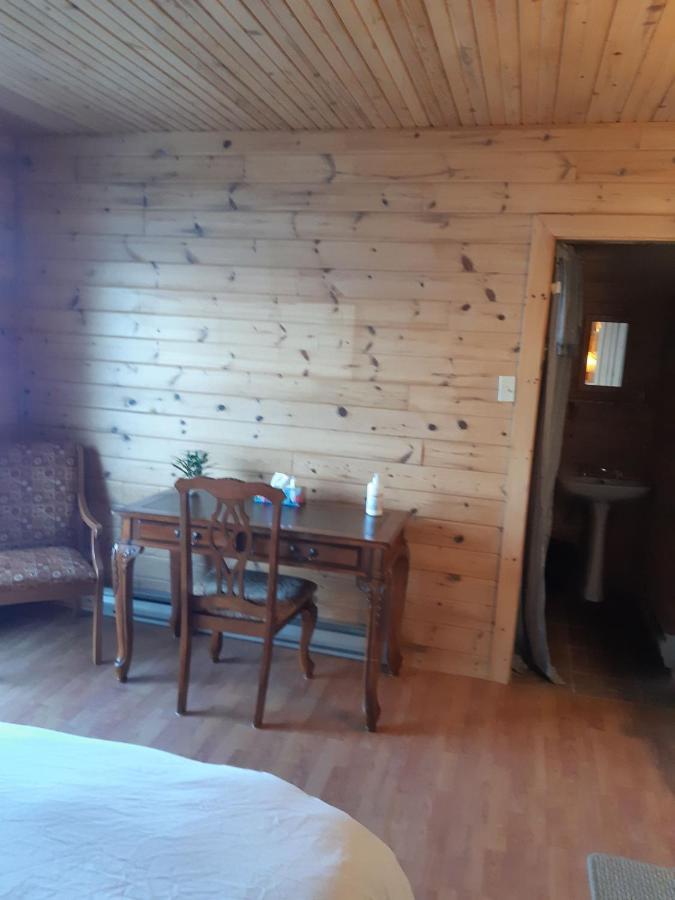 Auberge Ma Maison Sainte-Melanie Buitenkant foto