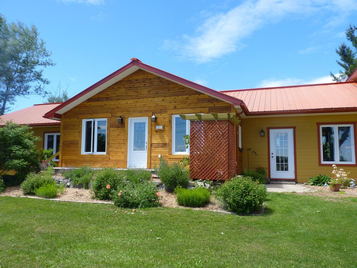 Auberge Ma Maison Sainte-Melanie Buitenkant foto
